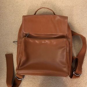 Matt & Nat vegan leather backpack chili.